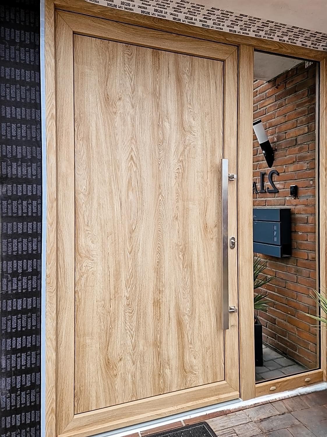Porte en aluminium chêne